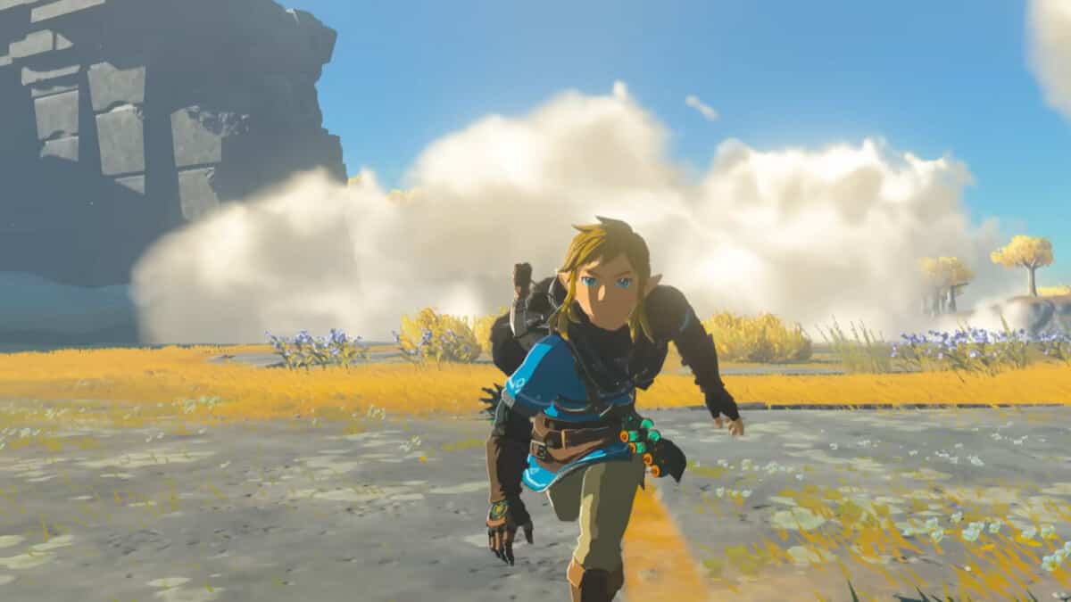 Link runs in the horizon in Tears of the Kingdom