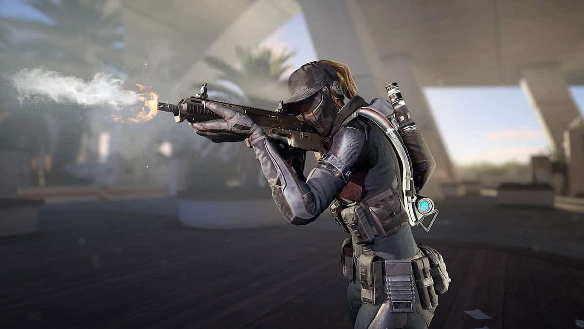 Screenshot of an agent in Xdefinat firing a weapon.