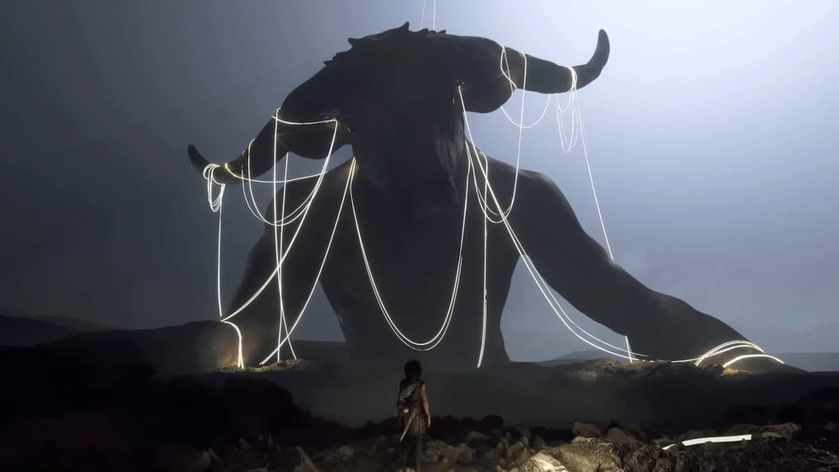 Resonance A Plague Tale Legacy Sophia looking at a statue of a minotaur