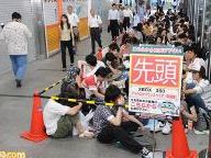 Japanese People Acutally Lining Up For Xbox 360 Exclusive? Oh Yes.