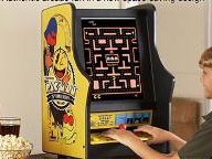 A Very Pac-Man Christmas – The Weirdest Holiday Tie-In