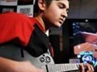 Teenager breaks Guinness record for Guitar Hero III
