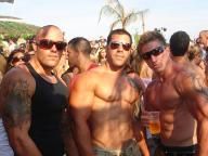 Check ouy my abs yo