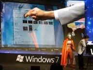Windows 7 humiliates MS Japan Boss Live On Stage
