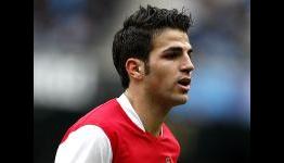 Inter Milan to bid for Arsenal captain Fabregas as “gift” for Mourinho