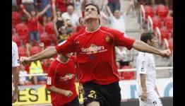 Valencia Coach Unai Emery Determined To Sign Mallorca Striker Aritz Aduriz – Report