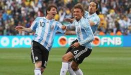 Group B – Argentina 1-0 Nigeria: Heinze hands Argentina winning start