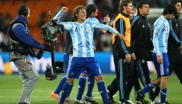 Closer…Too Close.Gabriel Heinze Drilled By Camera (With Video)