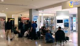 Australian iPhone 4 Midnight Launch