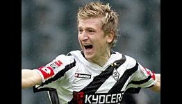 Arsenal join Man Utd in tracking German whiz kid