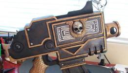 Warhammer 40k Pistol Prop Looks Awesome