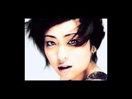 Utada Hikaru beguiles Tetris foes
