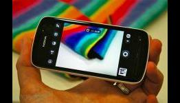 Nokia 808 PureView enables NFC image share, mobile payment apps to come