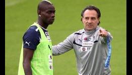 Balotelli shakes off injury scare with hat-trick in training