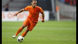 Sneijder sorry to see van Marwijk go