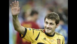 (VIDEO) Iker Casillas asked the ref to blow the final whistle early out of respect for Italy
