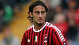 Aquilani staying with Reds