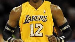 Dwight Howard Coming to Lakers in Blockbuster Trade, Playing Lots of Call of Duty