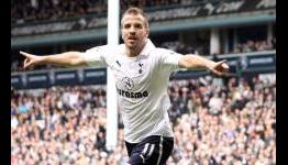 Hamburg sporting director Arnesen open to last-minute move for Van der Vaart