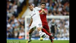 Hamburg set to seal £9m move for Van der Vaart as AVB’s clear-out continues