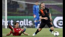 Van der Vaart disappointed with Netherlands snub