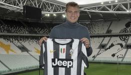 Juventus tell Nicklas Bendtner: You’re too fat to wear the shirt