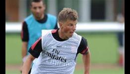 Andrey Arshavin opts to fight for his Arsenal future