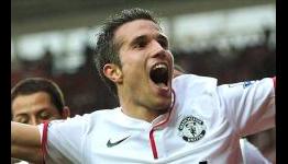 Van der Sar: Robin van Persie spoke to me for 55 minutes before signing for Manchester United