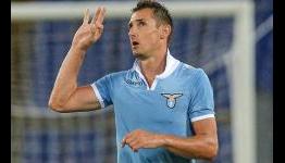 Klose handball confession draws praise from FIFA president Sepp Blatter