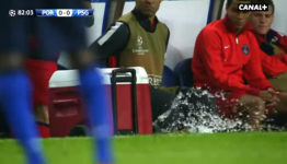 PSG’s Ezequiel Lavezzi Attacks Cooler After Being Subbed