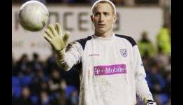 Sheffield Wednesday goalkeeper Chris Kirkland attacked by fan in clash with Leeds