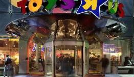 Can Gamestop Outmatch Toys R Us This Holiday Season?