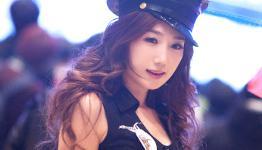 Model Lee Sung Hwa attends D&F Festival 2012
