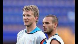 I have spoken to Sneijder about Fenerbahce, says Kuyt