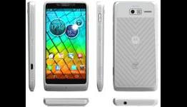 White Motorola RAZR i shows RAZR M how white should be done