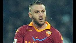 I live for Roma, says De Rossi as he dismisses transfer talk