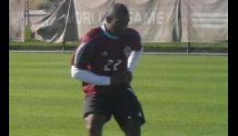Rapids sign defender Wynne to new deal