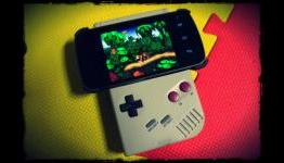 User-made gamepad for Android smartphones out of Game Boy case and Wii controller