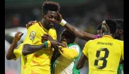 Tottenham striker Adebayor vows to continue with Togo
