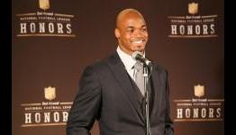 NFL Player Of The Year Adrian Peterson Gets His Kinect Game On