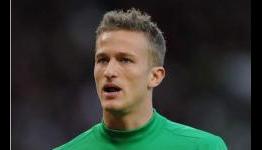 Manchester United step up Begovic chase