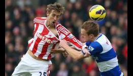 Stoke boss Pulis blames Crouch’s goal drought on poor service