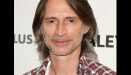 Actor Robert Carlyle Discusses His Conniving Ways As Rumpelstiltskin In Once Upon A Time