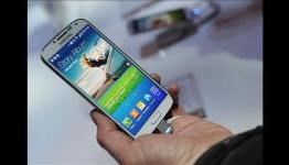 How Galaxy S4 stacks up to iPhone 5, BlackBerry Z10