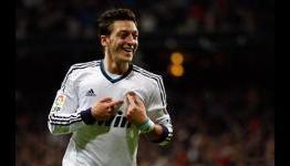Real Madrid 5-1 Levante: Higuain stunner sparks brilliant Blancos comeback