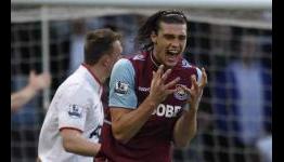 Fergie: Carroll challenge on De Gea an obvious red card