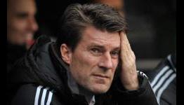 Laudrup commits to Swansea for another year
