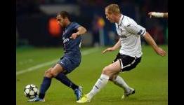 Mathieu snubs Barcelona interest to renew Valencia contract