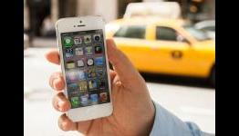 iPhone 5 still tops, but Galaxy S4 helps Samsung gain share, analyst says