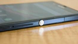 Battle of the waterproof phones: Samsung Galaxy S4 Active vs. Sony Xperia Z